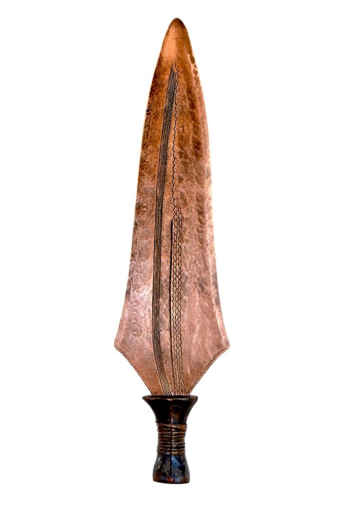 Épée courte "Emputé" en cuivre et bois | Lokélé, Topoké, So : République Démocratique du Congo