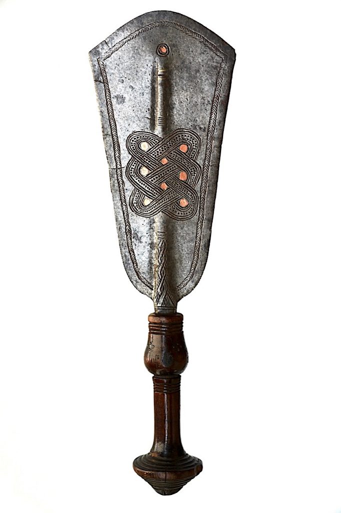 Épée courte Nshaal des Kuba. République Démocratique du Congo.