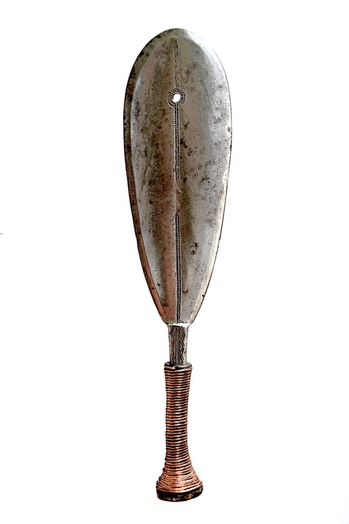 Épée courte ogivale Yakoma Sango, République Centrafricaine.