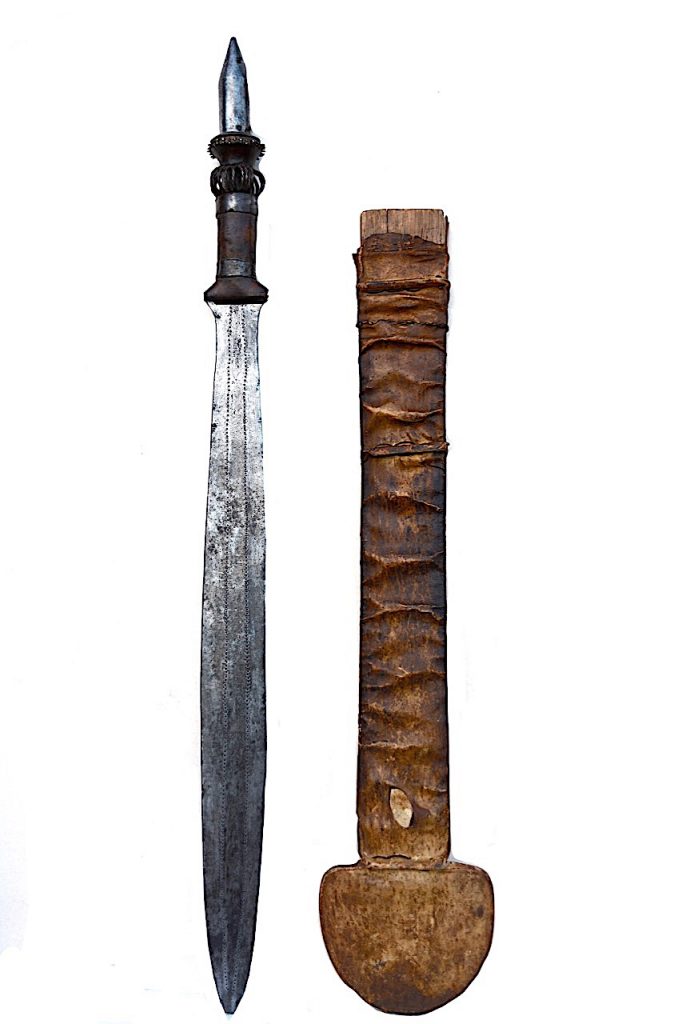 Épée courte Yaka Suku, du Zaïore, République Démocratique du Congo.