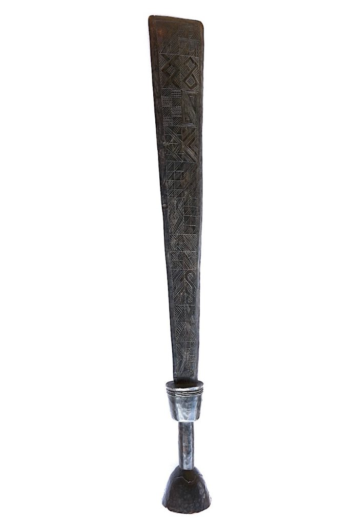 Épée de dignitaire Kuba ou Bakuba en bois, République Démocratique du Congo.