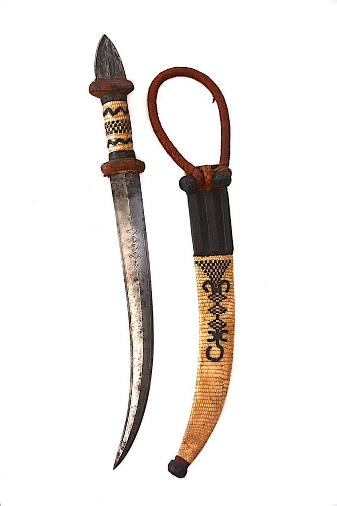 Couteau à lame courbe du Sahara Central, Tchad Ethnie Tedda, Tubu.