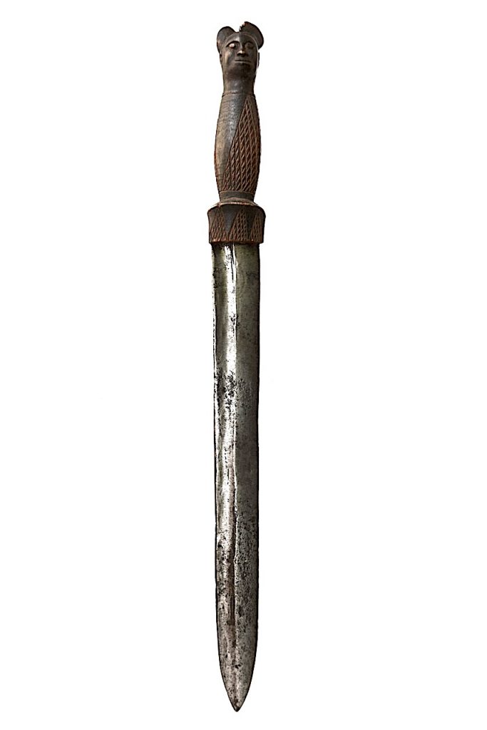 Épée courte à poignée anthropomorphe Tutsi du Rwanda, Burundi.