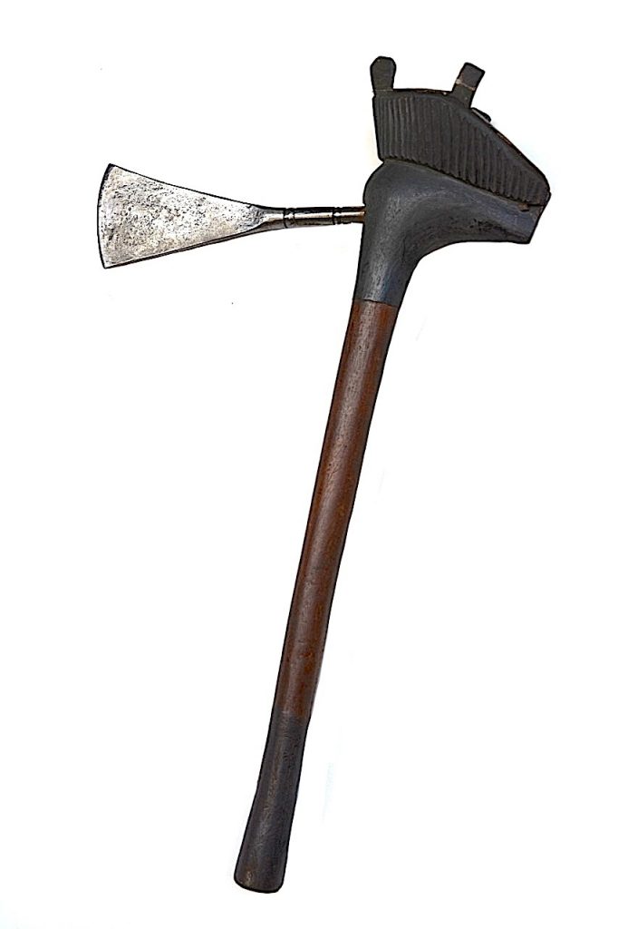 Grande hache de notable de l'ethnie Luvale, Lwena d'Angola