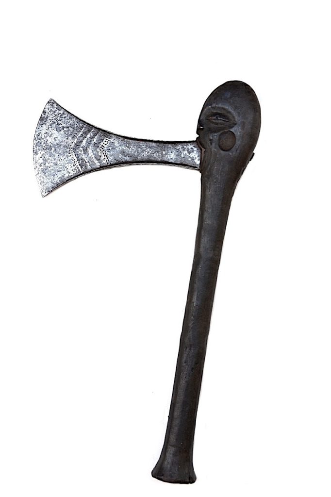 Hache Songyé anthropomorphe de la République Démocratique du Congo.