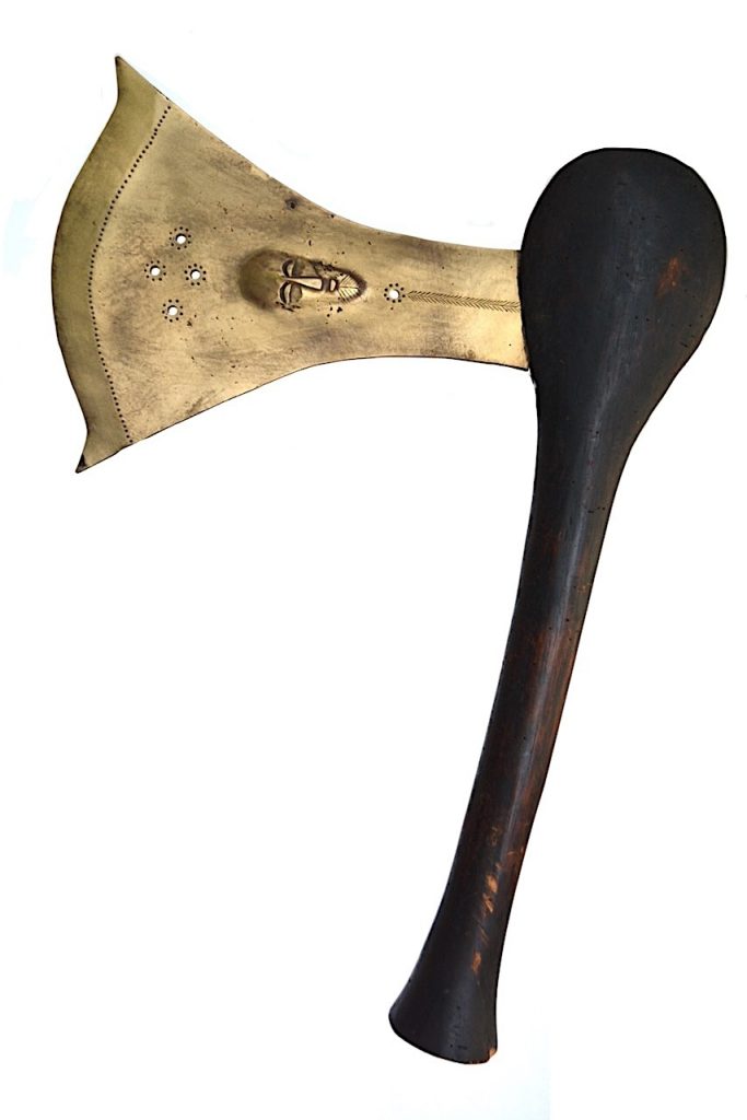 Hache de grade Songyé, Nsapo en laiton. République Démocratique du Congo.