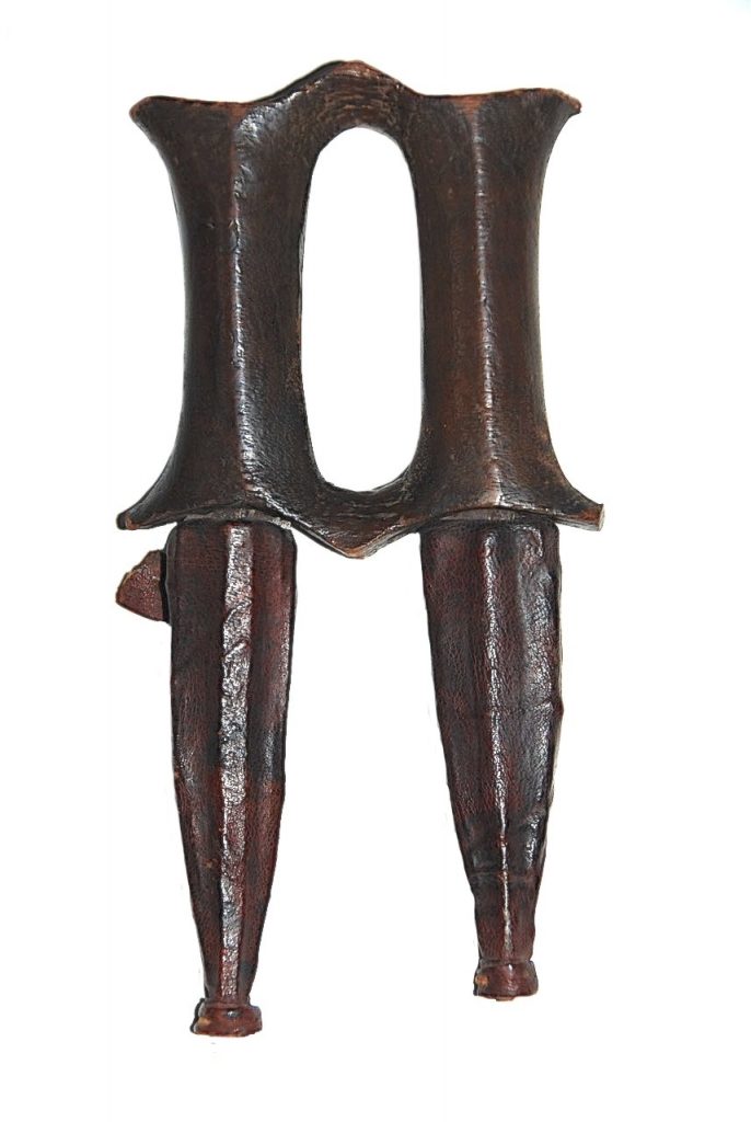 Azandé, petit couteau à double lames.Afrique Centrale.