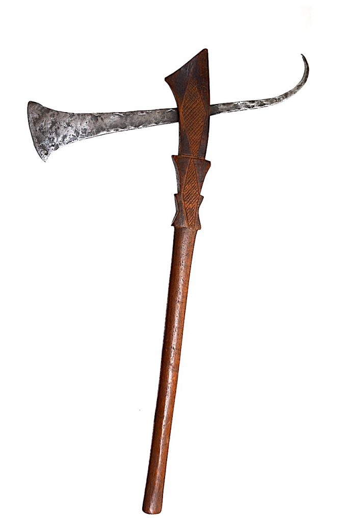 Ethnie Gogo de Tanzanie, hache cérémonielle à lame fine.