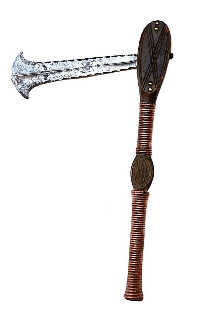 Yakoma-Sango, petite hache de prestige et de danse. République Démoctatique du Congo.