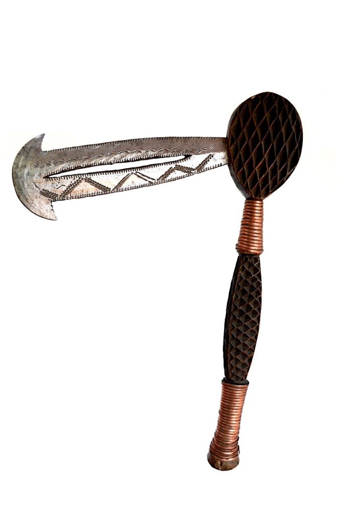 Yakoma-Sango, petite hache de prestige et de danse. République Démocratique du Congo.