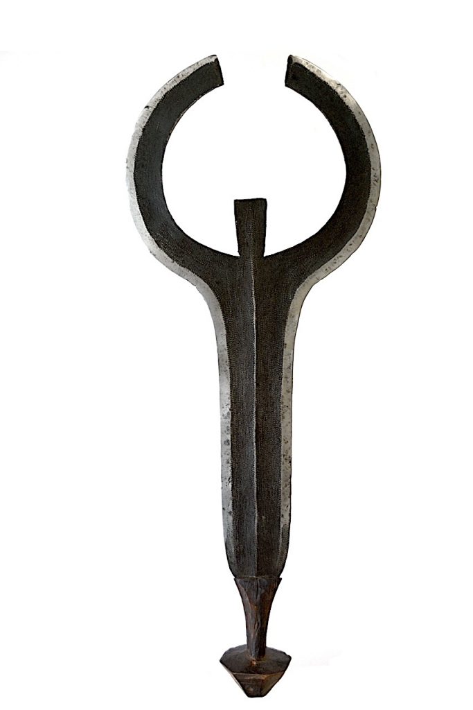 Couteau dit d'exécution, de parade et de cérémonie de l'ethnie Lobala.