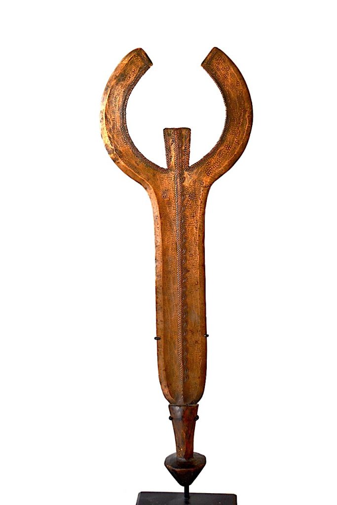 Ngbaka, couteau hiérarchique de dignitaire / type faucille d'exécution.