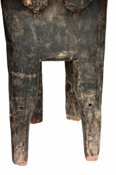 Masque d'épaules en bois | Baga, Guinée | Détail des jambes