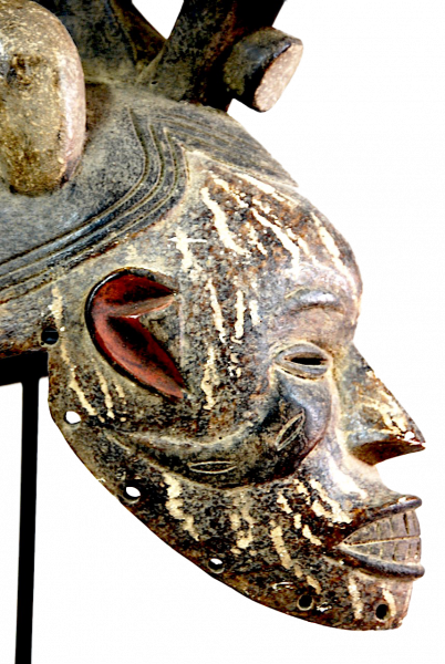 Masque heaume en bois | Igbo, Nigeria | Détail du visage