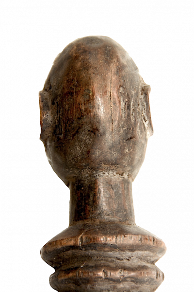 Pilon en bois | Dogon, Mali | Détail de la sculpture du manche - vue de dos